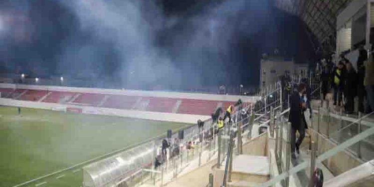 Sionist hərbiçilərinin göz yaşardıcı qazlarla Qüdsdə idman meydançasına hücumu