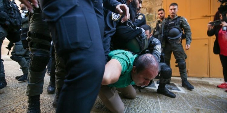 Nablusun qərbində 10 nəfər fələstinli gəncin həbsi