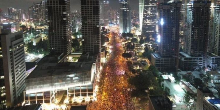 İşğal olunmuş torpaqlarda Netanyahu əleyhinə etirazların davamı