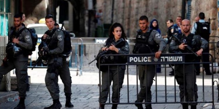 Yüzlərlə köçkünün Əl-Əqsa məscidinə hücumu