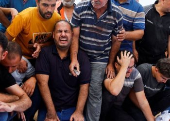 İsrail qırıcıları Qəzzə zolağında qaçqınları daşıyan yük maşınlarını bombalayıb