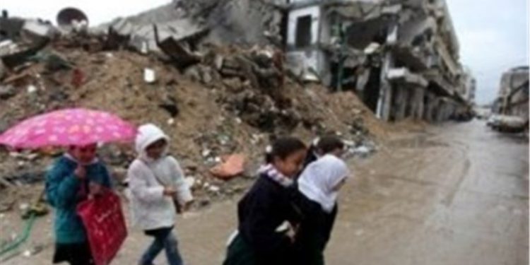 Sionist rejiminin fələstinli qaçqınların məskunlaşdığı məktəblərə fosfor bombaları ilə hücumu