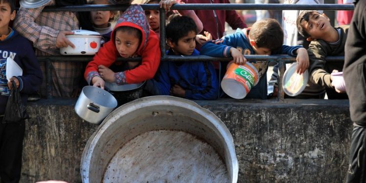 Qida və dərman çatışmazlığı 700 mindən çox fələstinlinin həyatını təhdid edir
