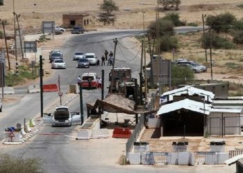 Sionist hərbiçiləri fələstinli bir qızı hədəfə alıblar