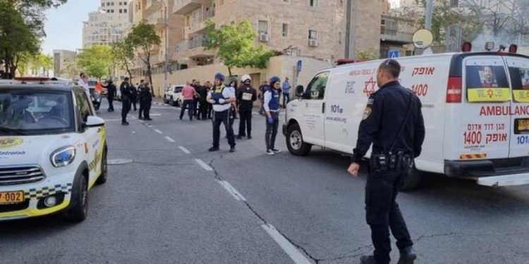 Sionistlərin açdıqları atəş nəticəsində fələstinli bir gənc qızın yaralanması