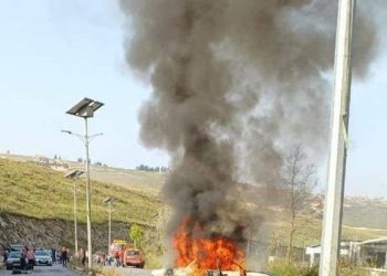 Sionist rejiminin Livanın cənubunda şagirdləri daşıyan maşına dron hücumu