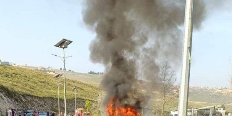 Sionist rejiminin Livanın cənubunda şagirdləri daşıyan maşına dron hücumu