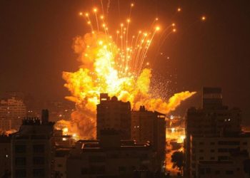 Qəzzə şəhərinin ağır bombalanması