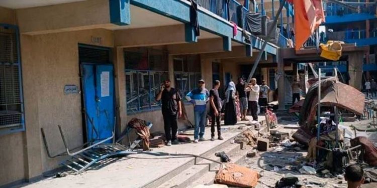 Sionist rejimi UNRWA-ya aid bir məktəbi bombalamaqla Qəzzədə yenidən cinayət törədib