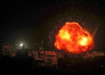 Sionist rejiminin Qəzzəyə hücumundan dəhşətli bir səhnə; bir uşağın başı bədənindən ayrılıb