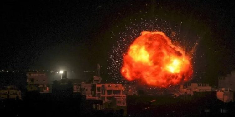 Sionist rejiminin Qəzzəyə hücumundan dəhşətli bir səhnə; bir uşağın başı bədənindən ayrılıb