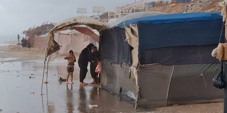 Qəzzənin qaçqın çadırlarında 3 körpə şəhid olub