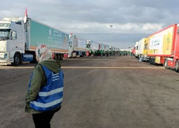 Sionistlər Qəzzəyə yardım aparan yük maşınını yandırıblar