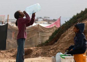 İsrail rejimi Qəzzədə minlərlə insanın suyunu kəsib