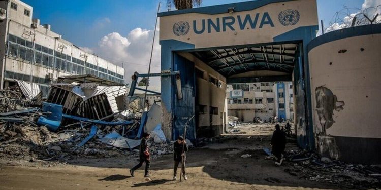 Sionist rejimin qırıcılarının UNRWA-nın qida anbarına hücumu