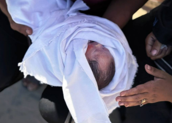 Köçkünlərin çadırları atəş altındadır: Qəzza zolağında aralarında uşaqlar da olan bir neçə şəhid var