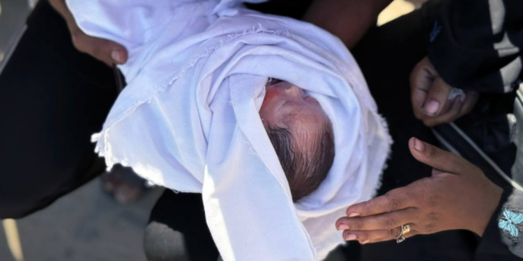 Köçkünlərin çadırları atəş altındadır: Qəzza zolağında aralarında uşaqlar da olan bir neçə şəhid var