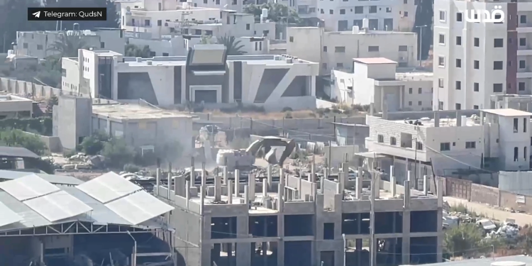 Tülkərəm şəhərində sionist rejimin fələstinli evlərini planlı şəkildə dağıtması davam edir