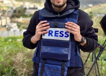 Bu gün əvvəl, işğal qüvvələri Qərb Sahilinin şimalındakı Nablus şəhərinə hücum edərkən 14 fələstinliyi qaçırıb. Jurnalist və sahə müxbiri Mojahed Tabnjeh də saxlanılanlar arasındadır.