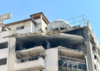 İşğalçı sionist aviasiyası Qəzza şəhərində, Vəhdət küçəsində yerləşən Tayland restoranının yaxınlığındakı yaşayış mənzilini bombalayıb.