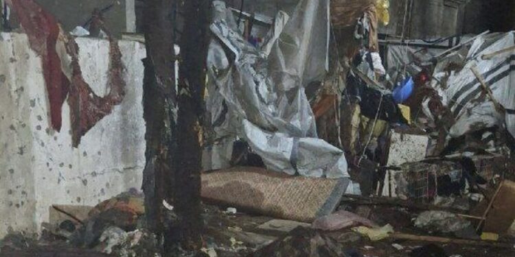 Qəzzə zolağında məcburi köçkünlərin olduğu məktəb binasının bombalanması