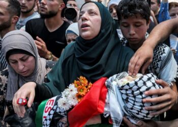 The Guardian: Qəzzə uşaqlarının sonsuz qətli səhv deyil, faciədir