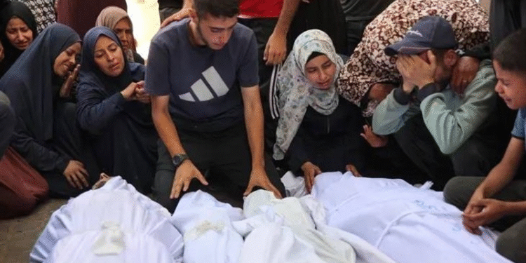 Qəzzada onlarla mülki şəhid: İsrail ordusu kilsəni bombaladı