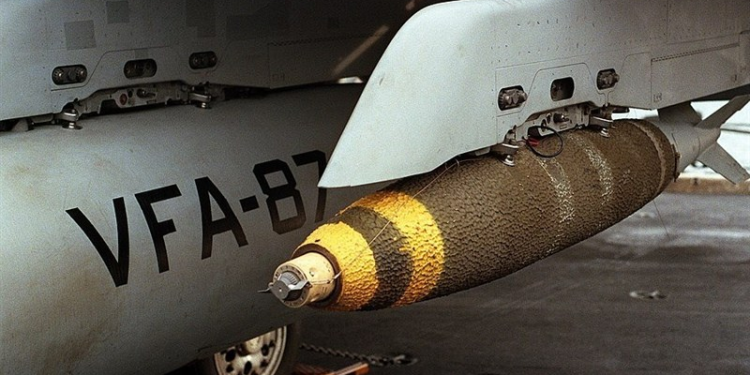 İsrailin Qəzzədə bir çayxanaya hücumda qadağan olunmuş bombadan istifadə etməsi