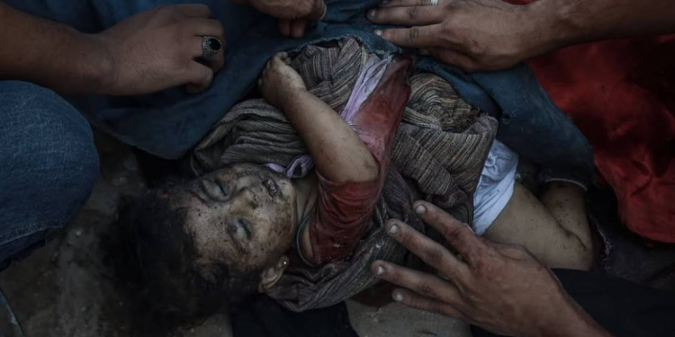 İşğalçı qüvvələr evləri partladır və yardım gözləyənləri hədəfə alır.